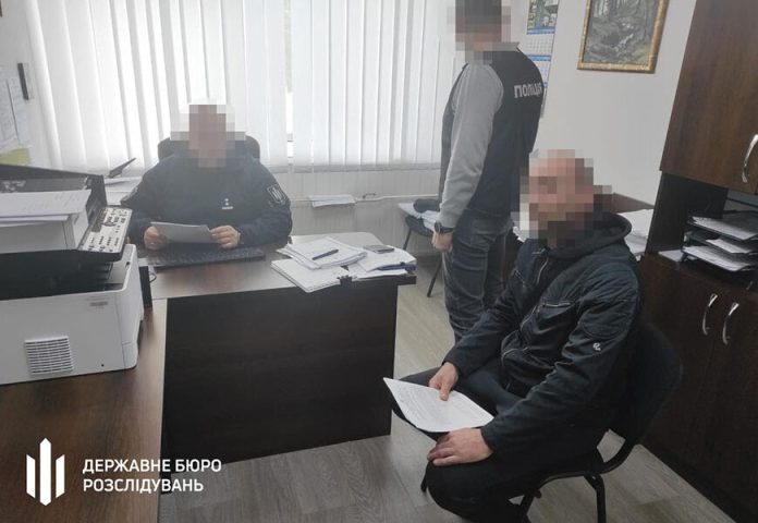 Вінницькі правоохоронці допомагали військовим тікати за кордон