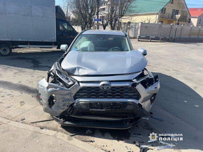 У Вінниці на перехресті зіткнулися два авто. Є постраждала