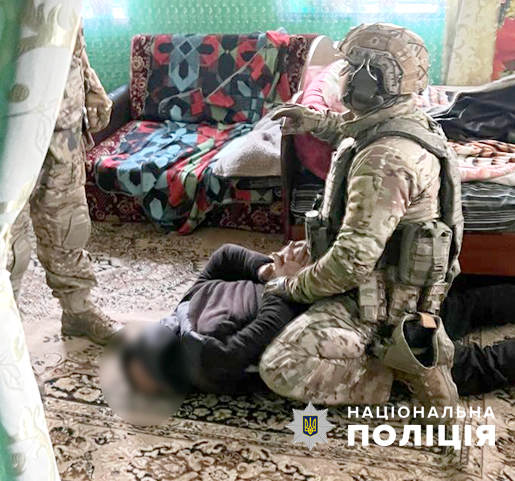 Поліція затримала чоловіка, який намагався продати бойові гранати