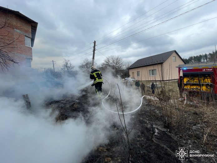 Рятувальники приборкали 17 пожеж, найбільша — на 2,5 га в Ладижині