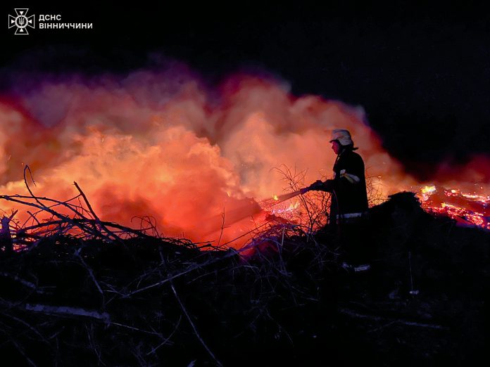 Вогняна доба: на Вінниччині палали будинки, гаражі та екосистеми