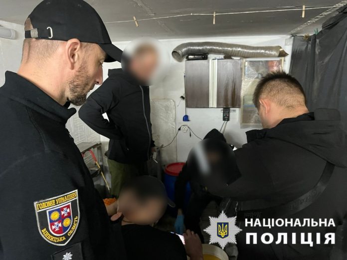 Наркоторговців викрили у Вінницькій області: одного затримали, іншого судитимуть