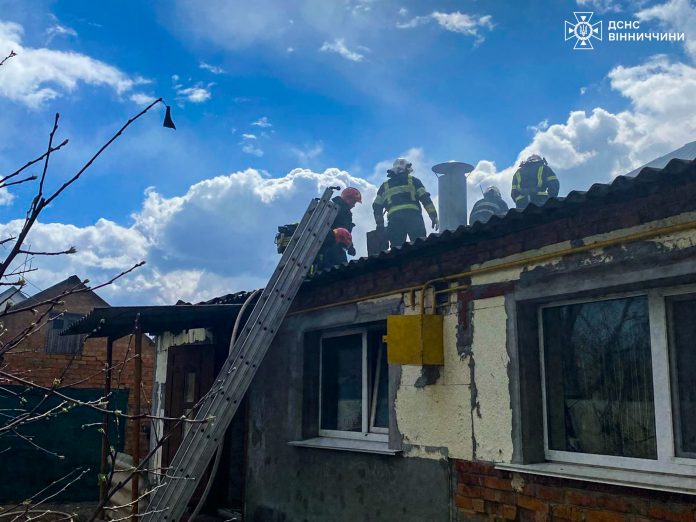 Минулої доби на Вінниччині сталося чотири пожежі: у Вінниці вогонь охопив дах будинку