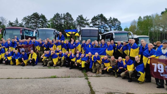 Серед 205 звільнених українців — захисники з Бару, Тульчина та Могилів-Подільського