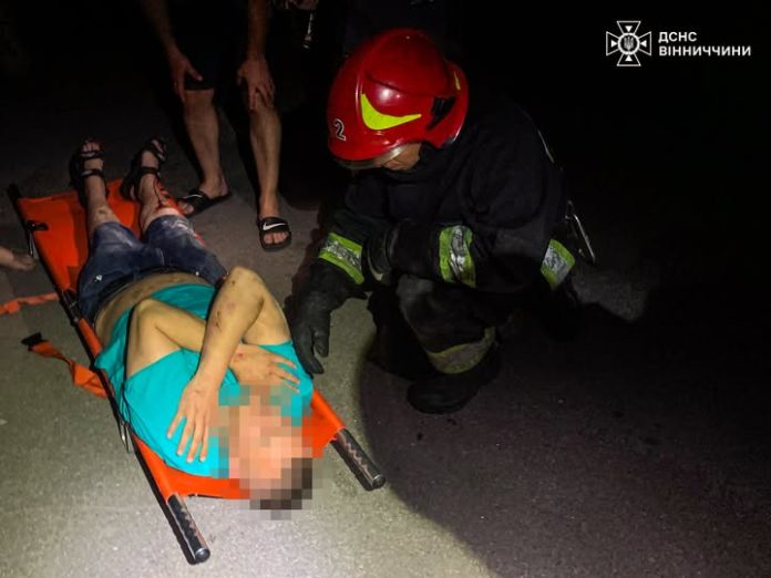 Нічна надзвичайна подія у Вінниці: чоловік опинився в ямі