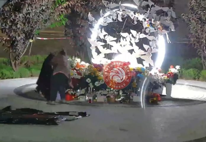 Порушення біля місця трагедії: за крадіжку квітів вінничанці загрожує покарання