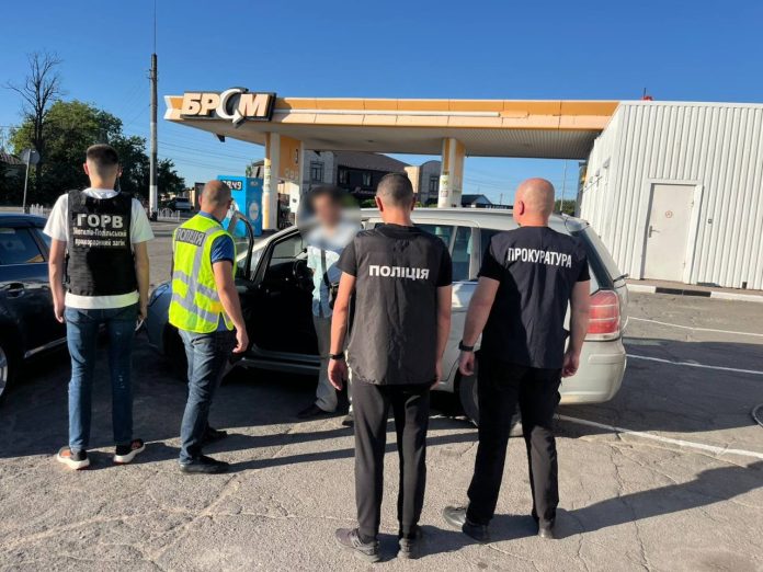 “Мобтуризм” за 14 тисяч доларів: прикордонники викрили схему біля Тульчина