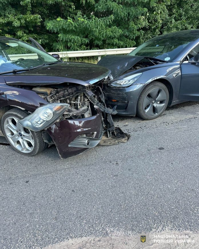 У Вінниці серія аварій: травмовані 14-річна дівчинка, водійка та байкер