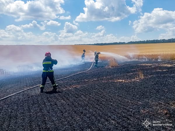 ДСНС врятувала врожай: через іскру ледь не згоріло 60 гектарів поля