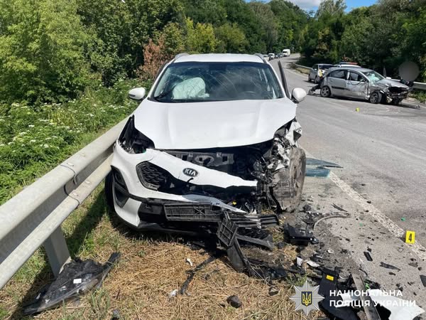 У Гайсинському районі зіткнулися два авто – постраждали водії