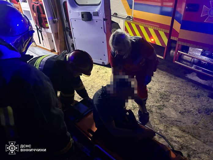 Нічна пригода на Пластовому: 40-річного вінничанина витягували з ями