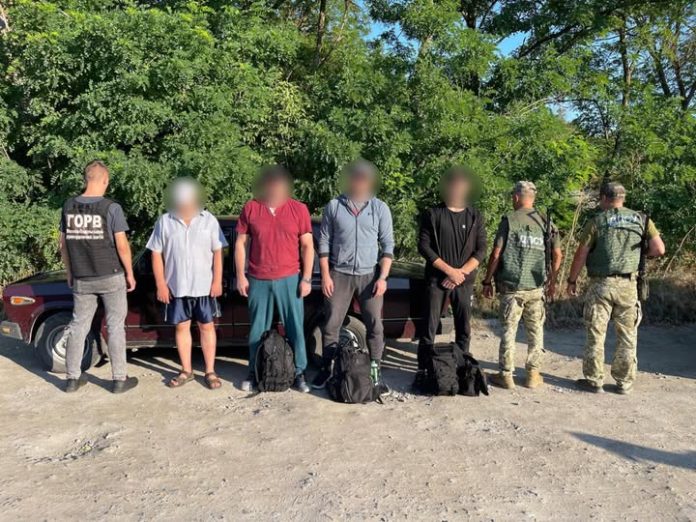На Вінниччині викрили “туроператорів” з доставки призовників
