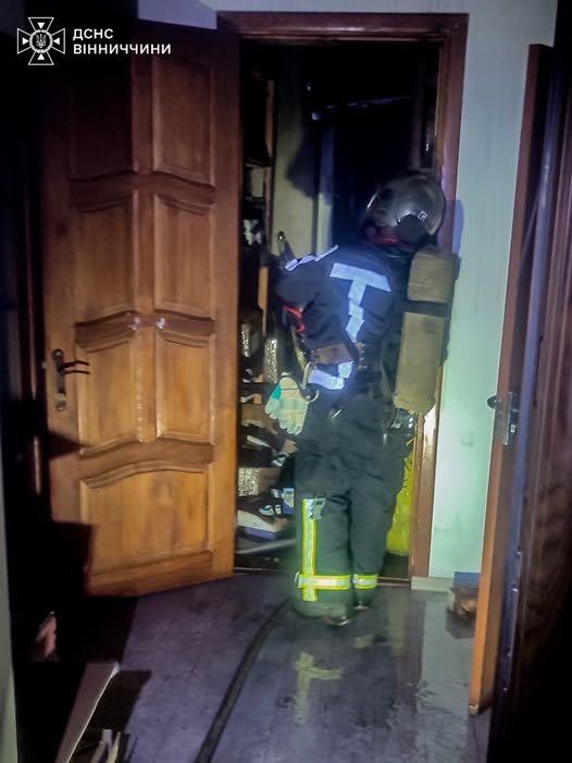 У Вінниці загорівся офіс: вогонь ледь не перекинувся на квартири