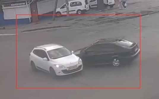 У Вінниці на перехресті не розминулись дві автівки — склали європротокол