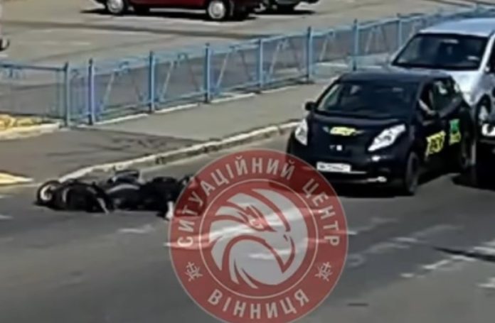 Аварія на Янгеля: зіткнулись авто і скутер, обійшлося без травм