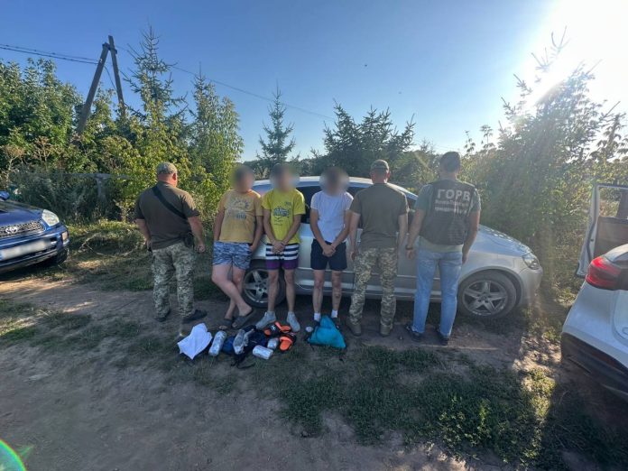 З герметичними пакетами і без квитків: молодики намагалися вплав дістатися Молдови