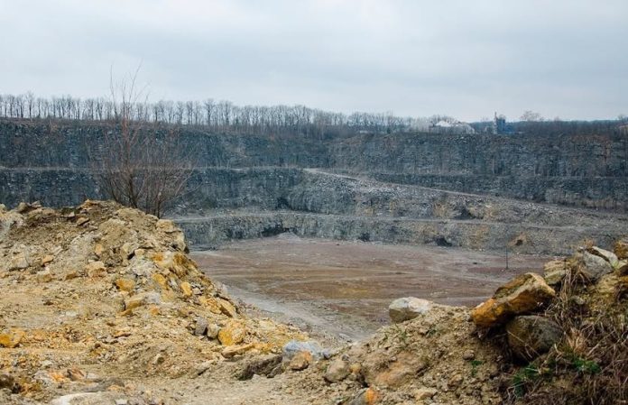 У Вінницькому районі заплановані підриви гірської породи: людей просять не панікувати