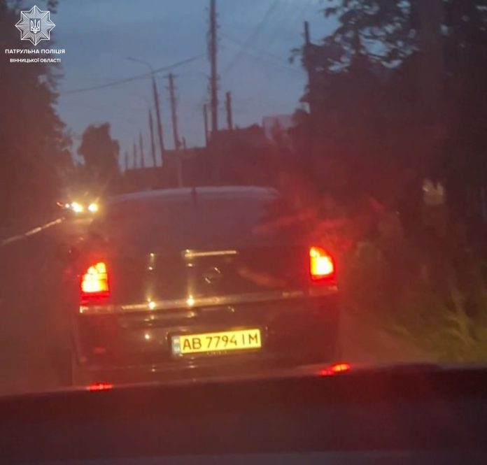 У Вінниці зупинили водія під дією двох наркотиків та мотоцикліста з фейковими правами