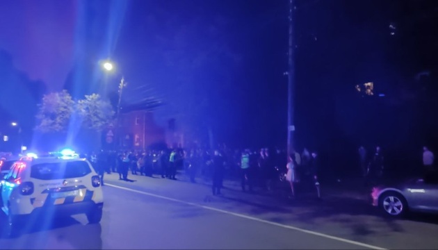 Поліція розслідує штурм об’єкта ТЦК у Вінниці: виламали ворота та вимагали звільнення чоловіка