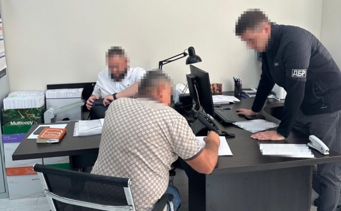 Будинки за рахунок рятувальників: ексочільнику ДСНС Вінницької області загрожує до 12 років