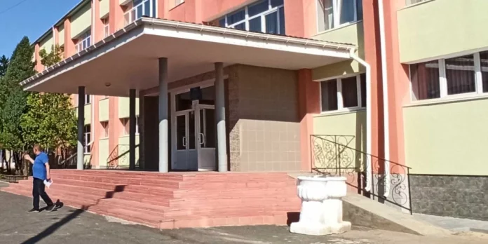Незаконна оренда в Ямполі: суд зобов’язав повернути ліцею частину приміщень