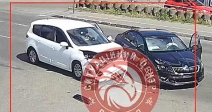 На перехресті у Вінниці Skoda не пропустила Renault: ДТП без постраждалих