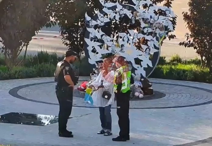 У Вінниці жінка осквернила Стелу Пам’яті загиблих від ракетної атаки