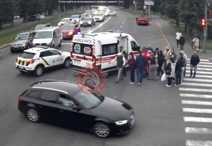 Дитина потрапила під колеса Jaguar у центрі Вінниці: поліція розслідує ДТП