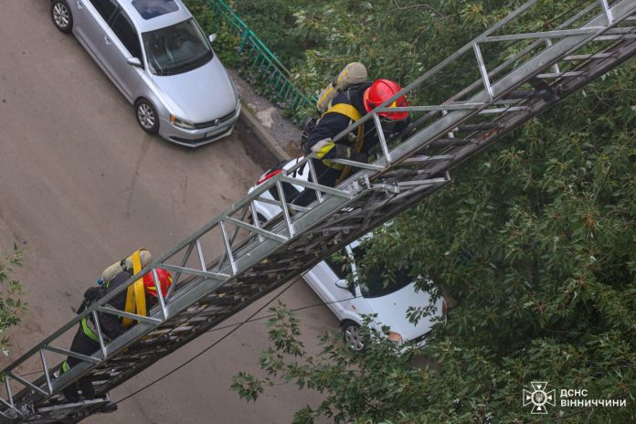 У Вінниці через займання речей у підвалі задиміло багатоповерхівку