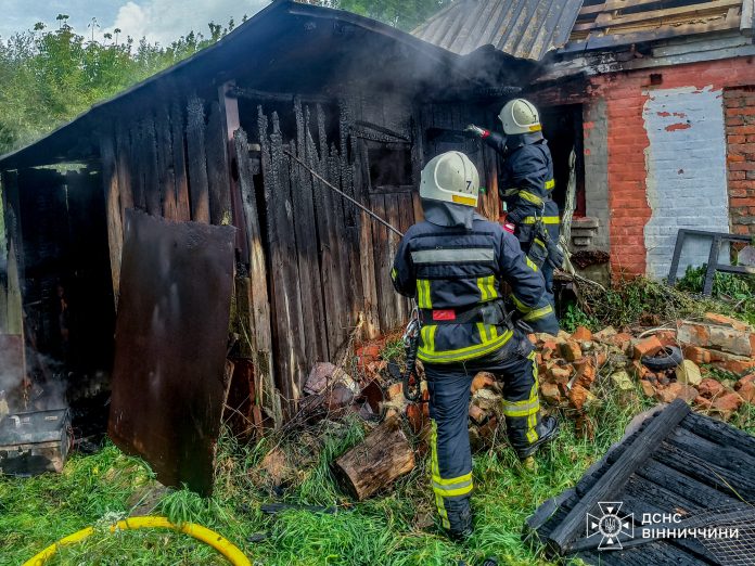На Вінниччині через піч і коротке замикання спалахнули чотири об’єкти у приватному секторі