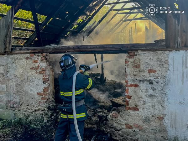 Рятувальники Вінниччини б’ють на сполох: діти знову стали причиною пожежі