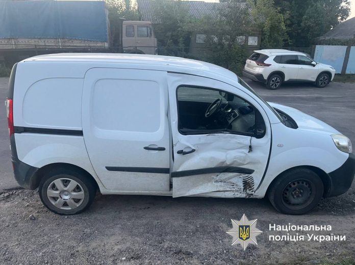 У Вінниці Renault зіткнувся з мотоциклом: постраждав 17-річний хлопець