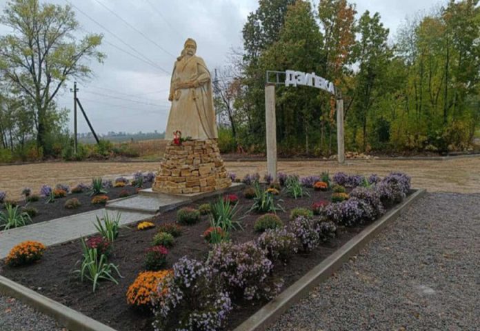 Нащадки козака Дзиги встановили йому пам’ятник у рідному селі на Вінниччині