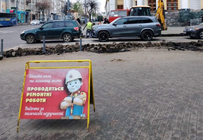 Безбар’єрний маршрут у центрі Вінниці: стартували нові роботи на ключовому перехресті