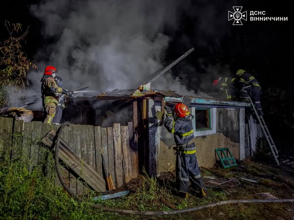 Куріння, коротке замикання і займання у хліві: рятувальники Вінниччини звітують про три пожежі