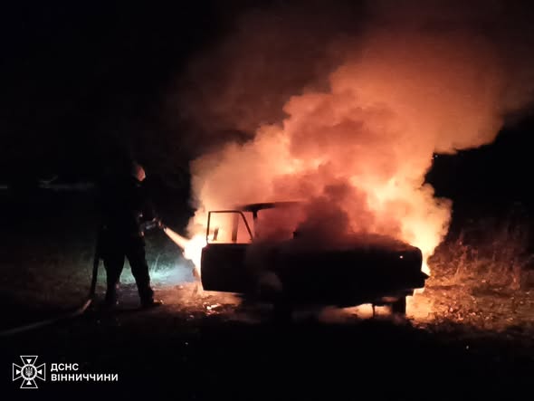 На Вінниччині горіли будівлі, авто та сушарка: ДСНС ліквідувала дев’ять загорянь