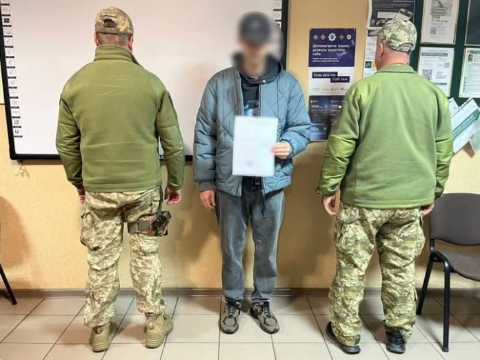 20 тисяч доларів за фальшивий виїзд: прикордонники викрили «інженера» на Могилів-Подільському КПП