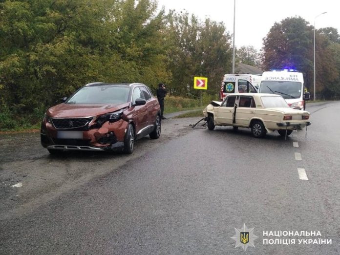 Аварія у Комаргороді: травмовано чоловіка та його пасажира-підлітка