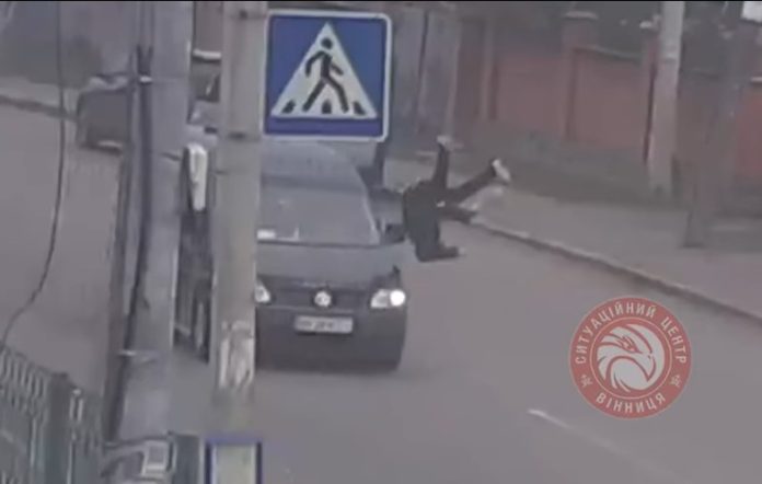 ДТП на Бучми: пішохідка потрапила під колеса авто