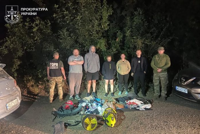 На Вінниччині судитимуть двох жінок, які організували схему втечі чоловіків за кордон
