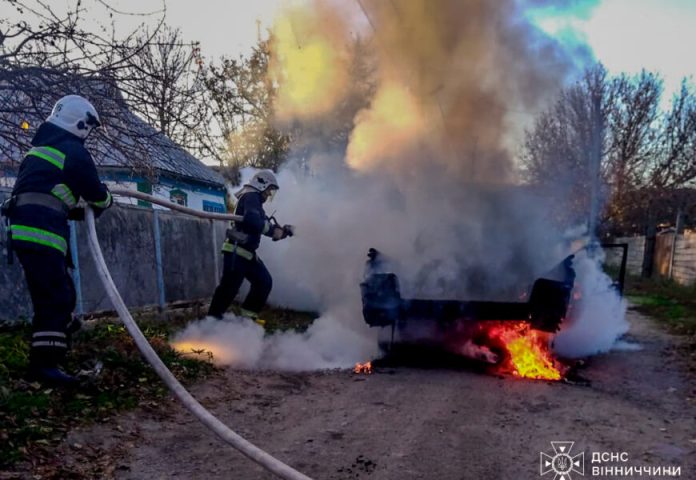 Шість пожеж за добу: на Вінниччині горіли будинки у трьох громадах і легковик