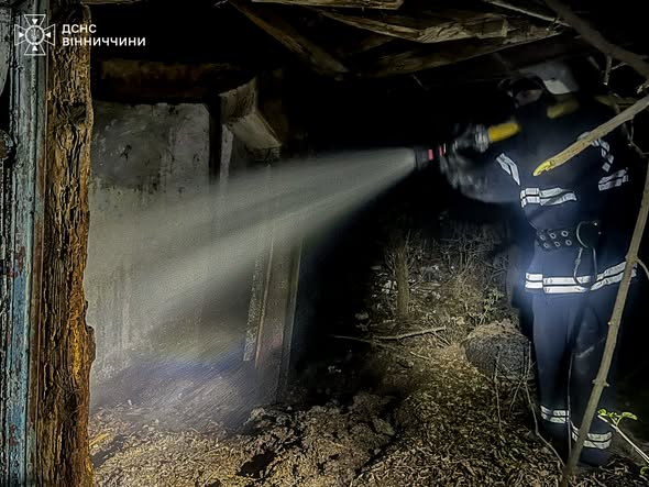 Коротке замикання й необережність із вогнем: на Вінниччині минулої ночі сталося дві пожежі