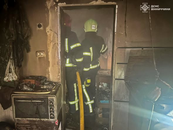 У Вінниці через забутий у розетці зарядний пристрій ледь не згорів будинок