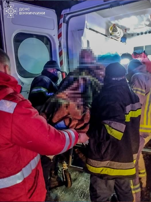 На Вінниччині ДСНС врятували 81-річну жінку, яку не могла забрати «швидка»