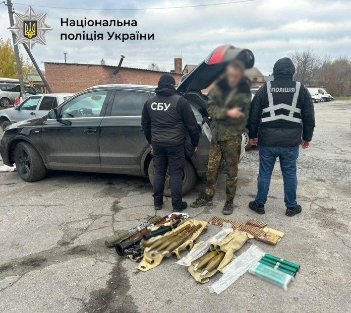 Торгівля зброєю у столиці: 51-річного жителя Вінниччини взяли на гарячому