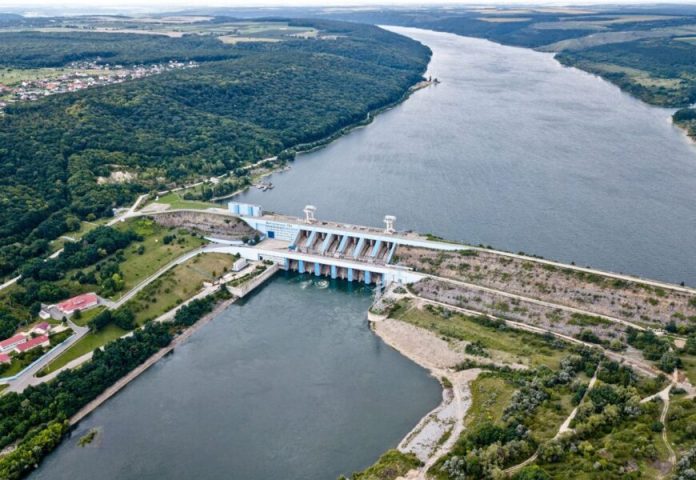 Посилена безпека на Дністрі: рибальство та судноплавство заборонено