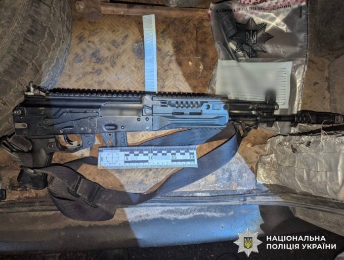 Сварка вдома обернулась криміналом: у чоловіка з Вінницького району знайшли арсенал зброї