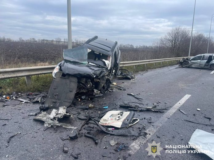 Фатальна ніч на дорогах області: мотоцикліст загинув, двоє водіїв у лікарні