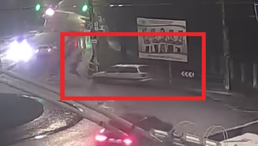 Камери зафіксували п’яного водія, який двічі спричинив ДТП на Гніванському шосе