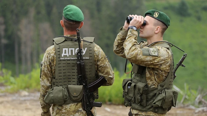 Викрито мережу незаконного перетину кордону: фігуранту загрожує до 9 років ув’язнення